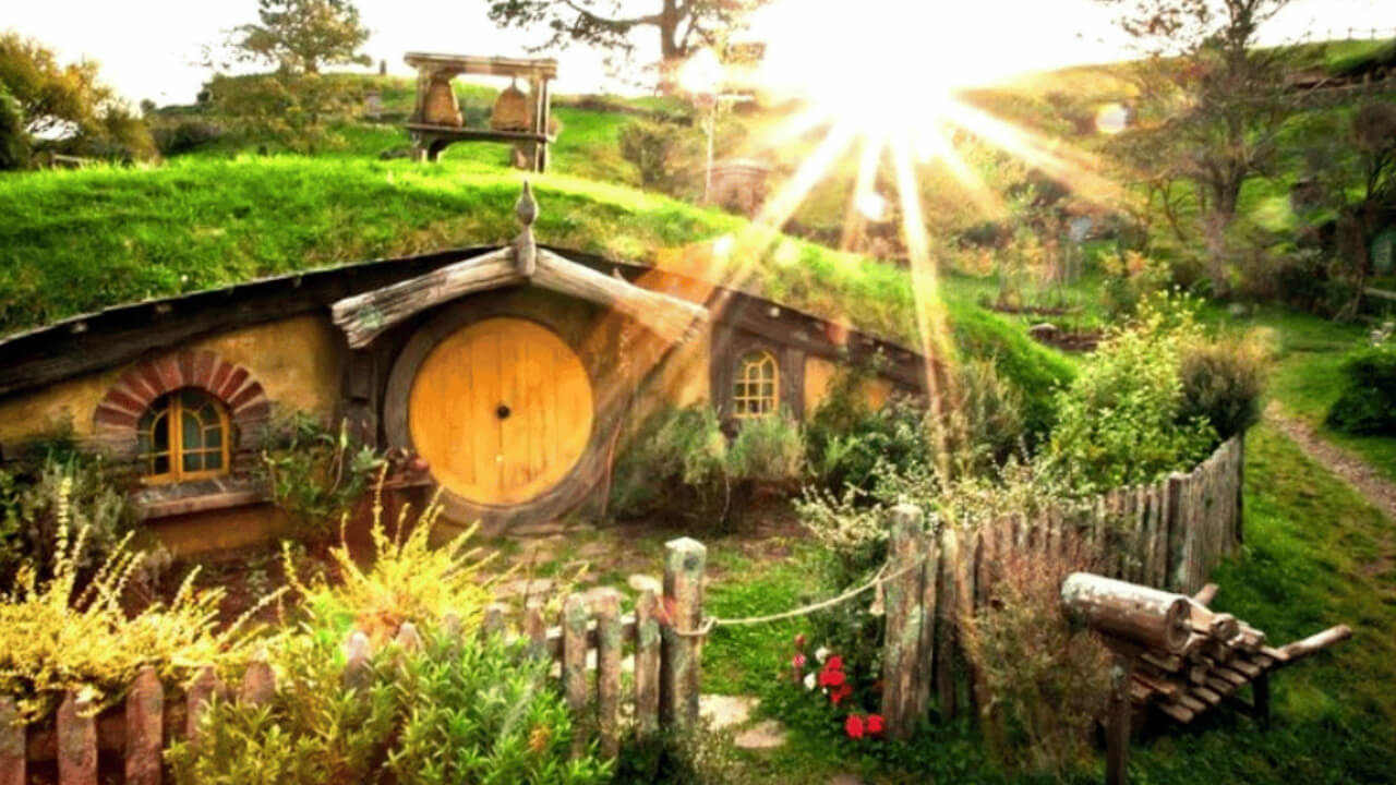 rumah hobbit lembang