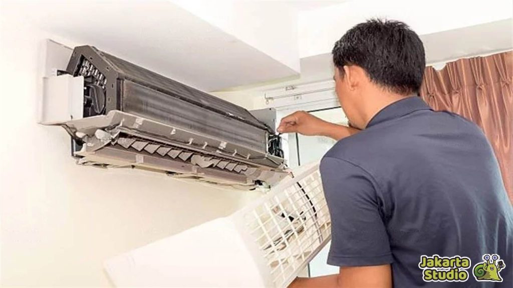 Cara Membersihkan Evaporator AC